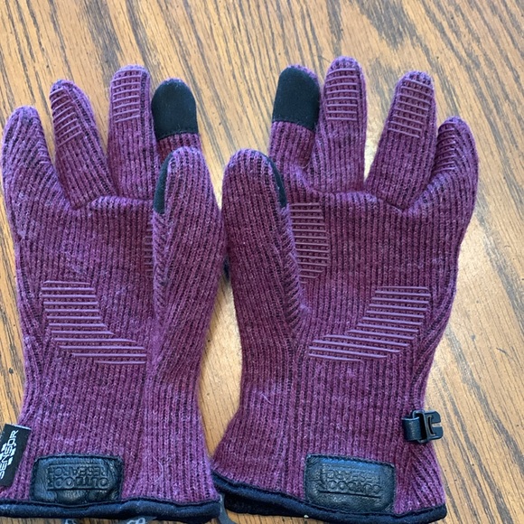 Outdoor Research Kids' Sensor Gloves, size 6 - Picture 2 of 15